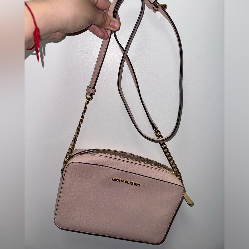 Michael Kors Crossbody Bag on Pink!!🌸🎀👛 used but perfect condition
